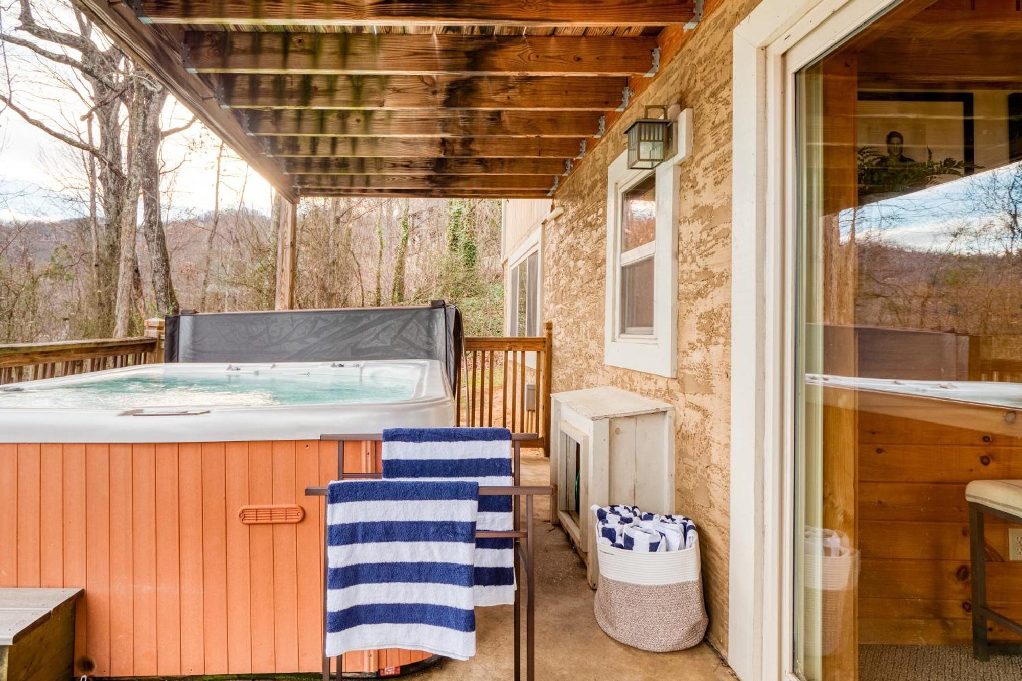 Chestnut By Avantstay Mountain Cabin W Treetop Views Hot Tub Game Room Gatlinburg Ngoại thất bức ảnh