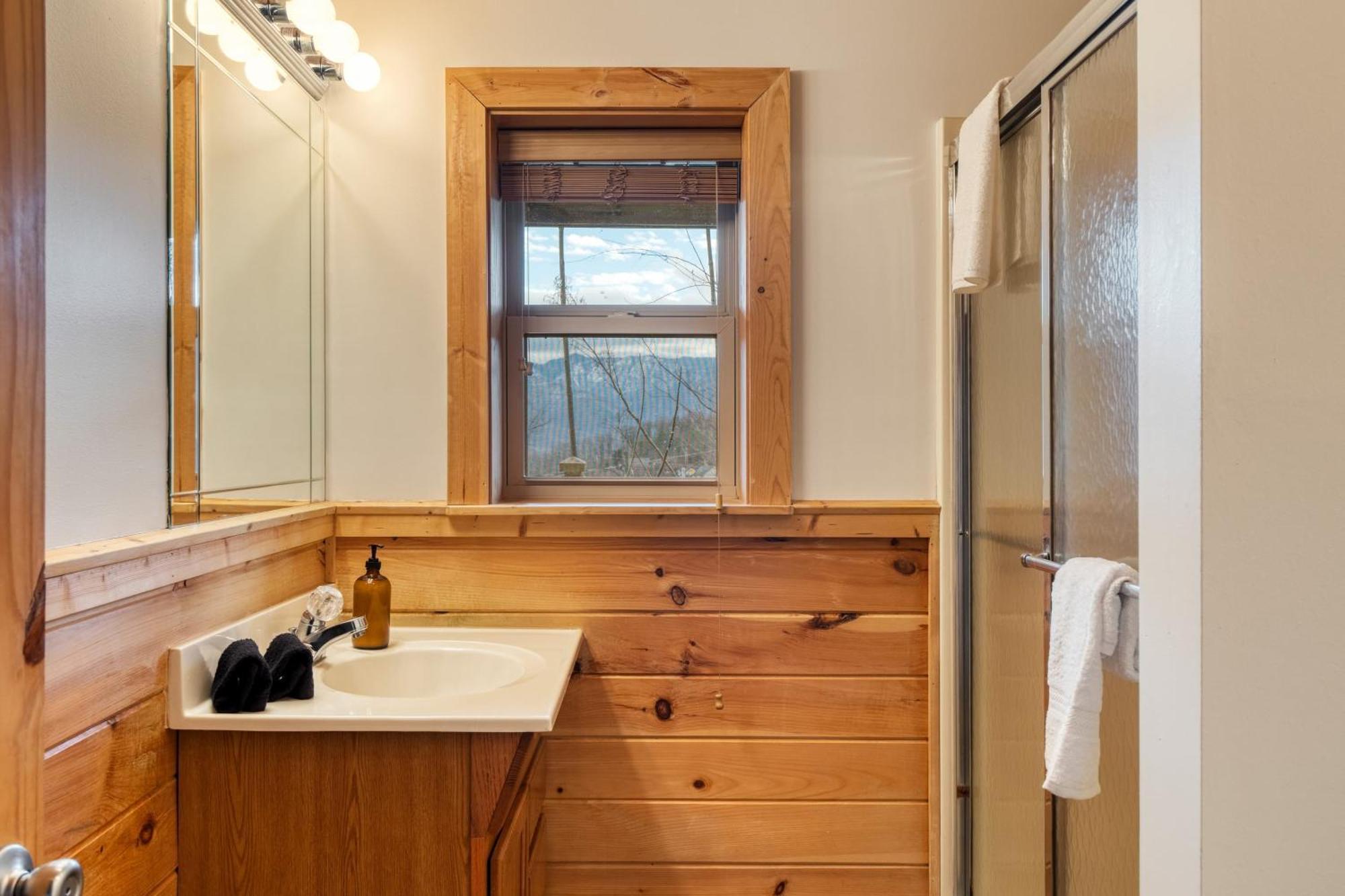 Chestnut By Avantstay Mountain Cabin W Treetop Views Hot Tub Game Room Gatlinburg Ngoại thất bức ảnh