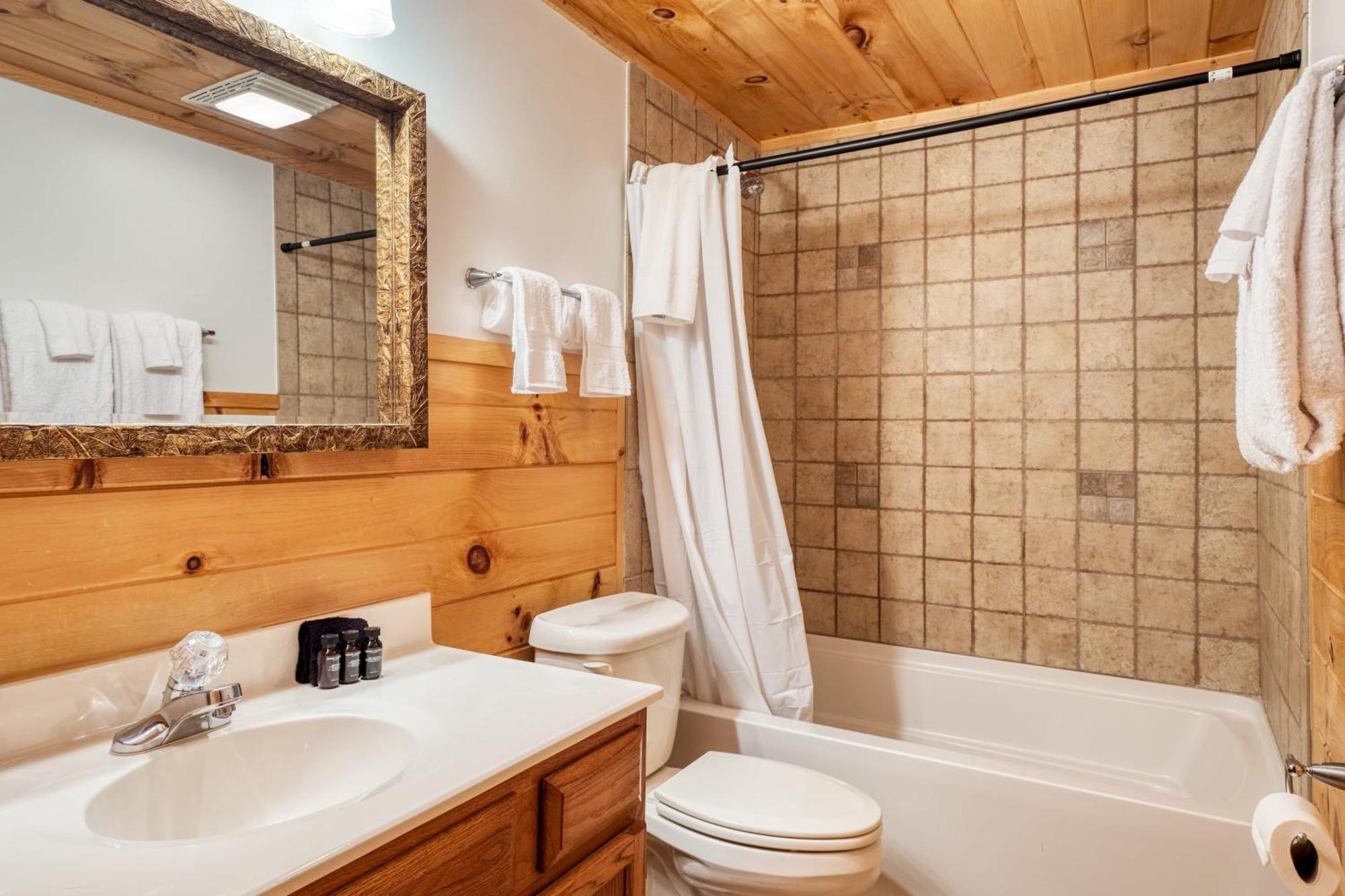 Chestnut By Avantstay Mountain Cabin W Treetop Views Hot Tub Game Room Gatlinburg Ngoại thất bức ảnh