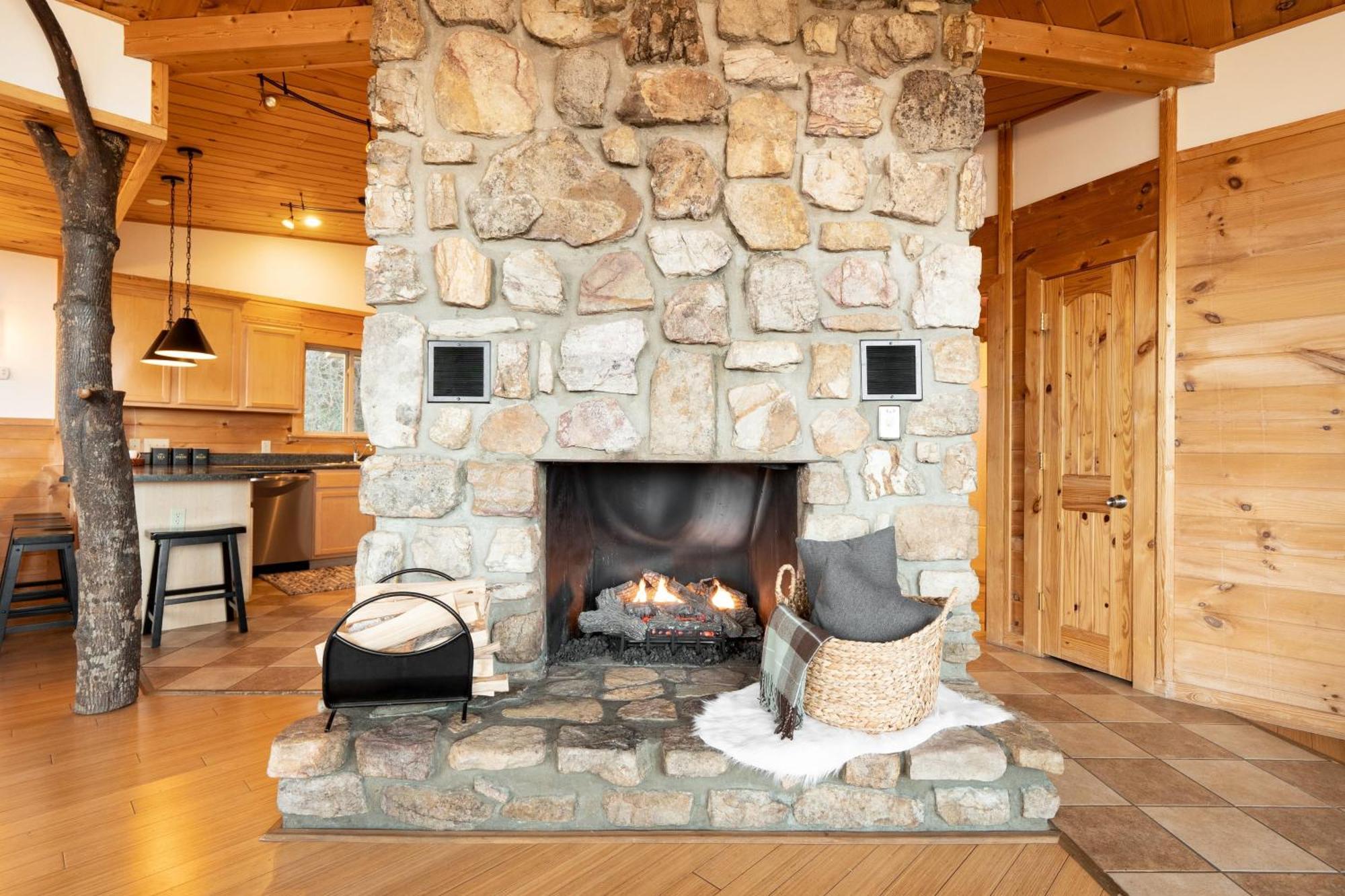 Chestnut By Avantstay Mountain Cabin W Treetop Views Hot Tub Game Room Gatlinburg Ngoại thất bức ảnh